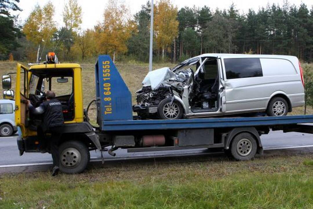 Greitkelyje ties Kaunu avarijų virtinę sukėlė policija? (papildyta)