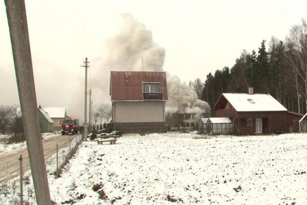 Kretingos rajone degė sodo namas