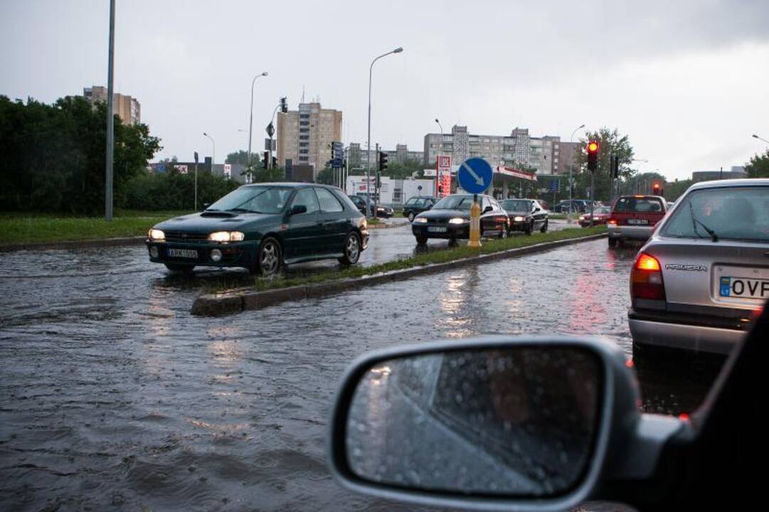 Liūtis Vilniuje: gatvės virto srauniomis upėmis