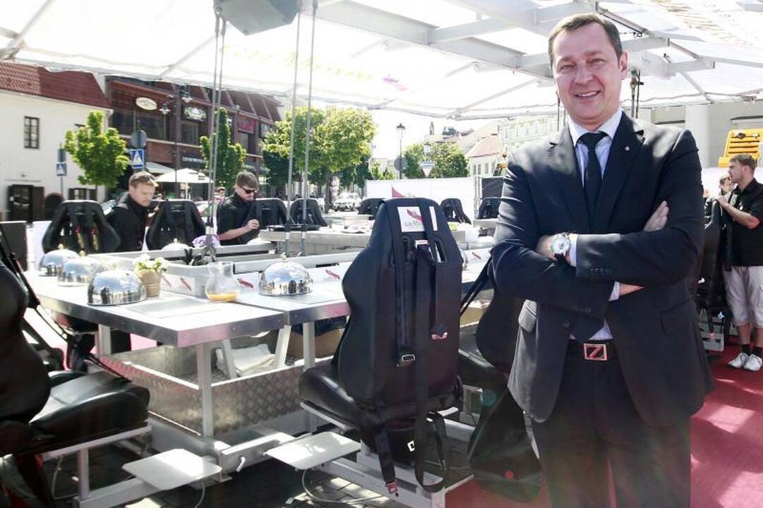 Dangaus restoranas Vilniuje: priešpiečiai 50 m aukštyje 