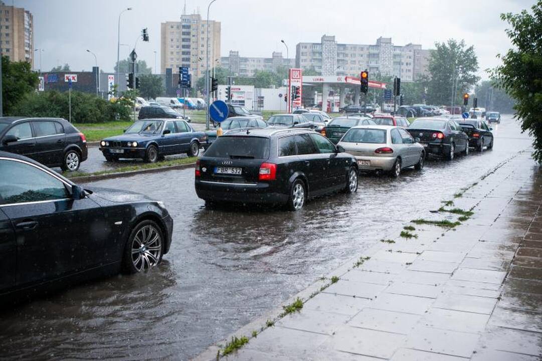 Liūtis Vilniuje: gatvės virto srauniomis upėmis