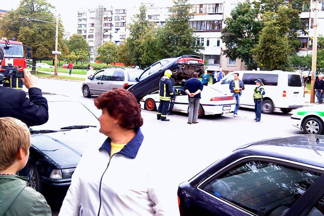 Vilniuje neblaivus jaunuolis sudaužė tris automobilius