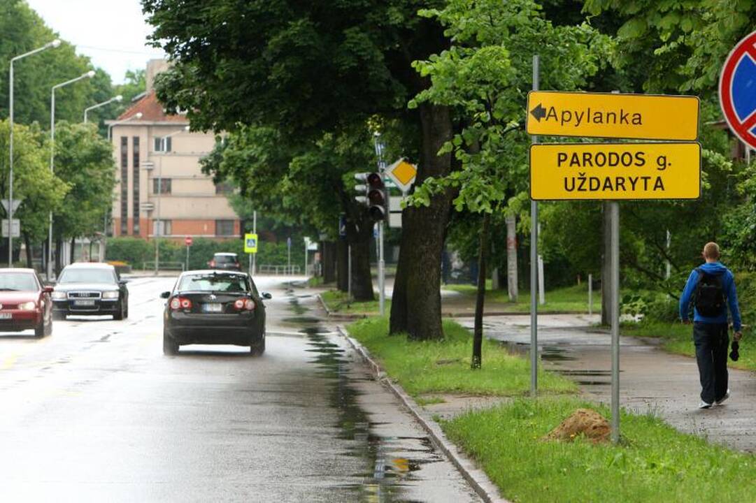 Teks apsišarvuoti kantrybe: nuo pirmadienio uždaryta Parodos gatvė
