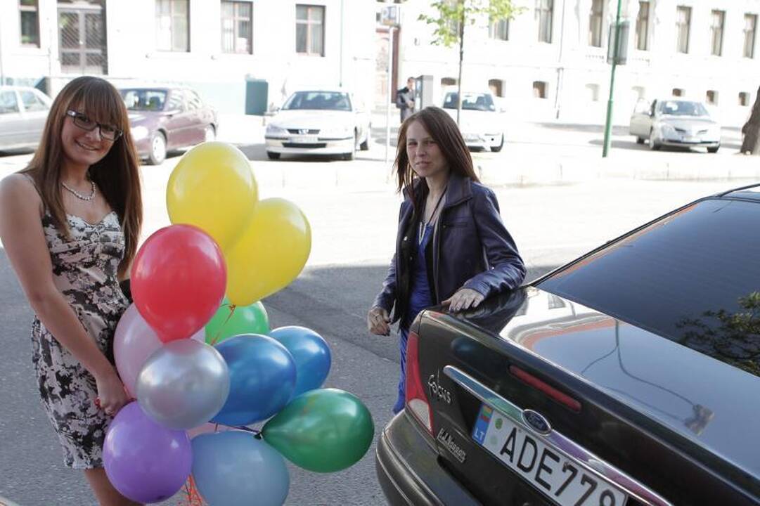 Klaipėdos abiturientams aidėjo paskutinis skambutis 