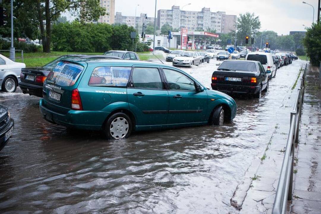 Liūtis Vilniuje: gatvės virto srauniomis upėmis