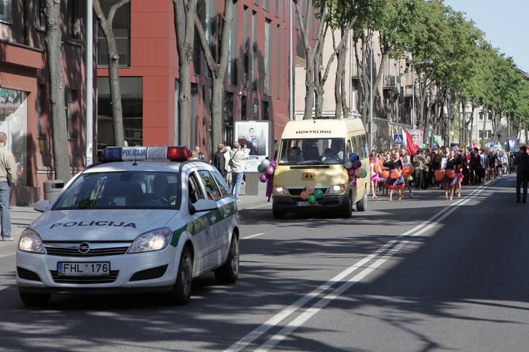 Klaipėdos abiturientams aidėjo paskutinis skambutis 
