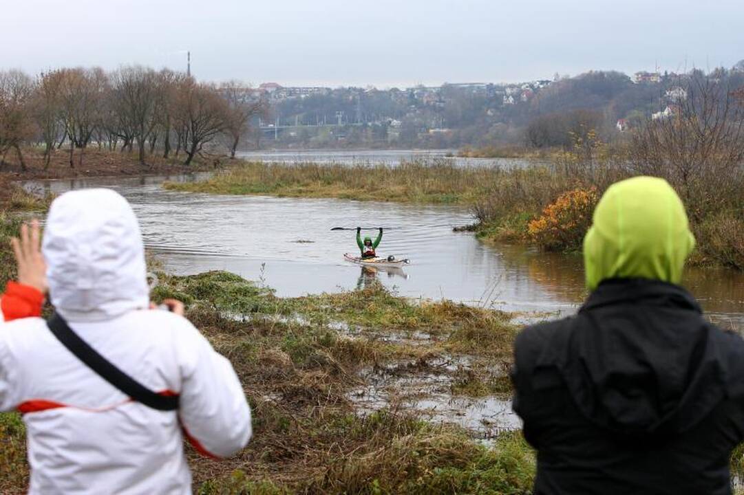 Valios triumfas: 170 kilometrų lediniu Neries vandeniu