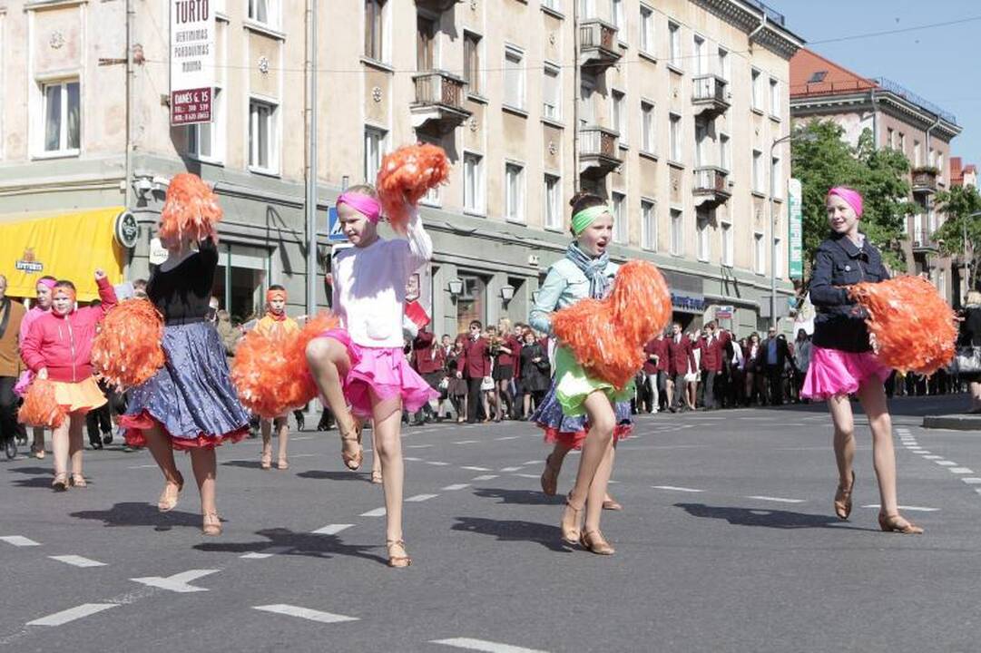 Klaipėdos abiturientams aidėjo paskutinis skambutis 