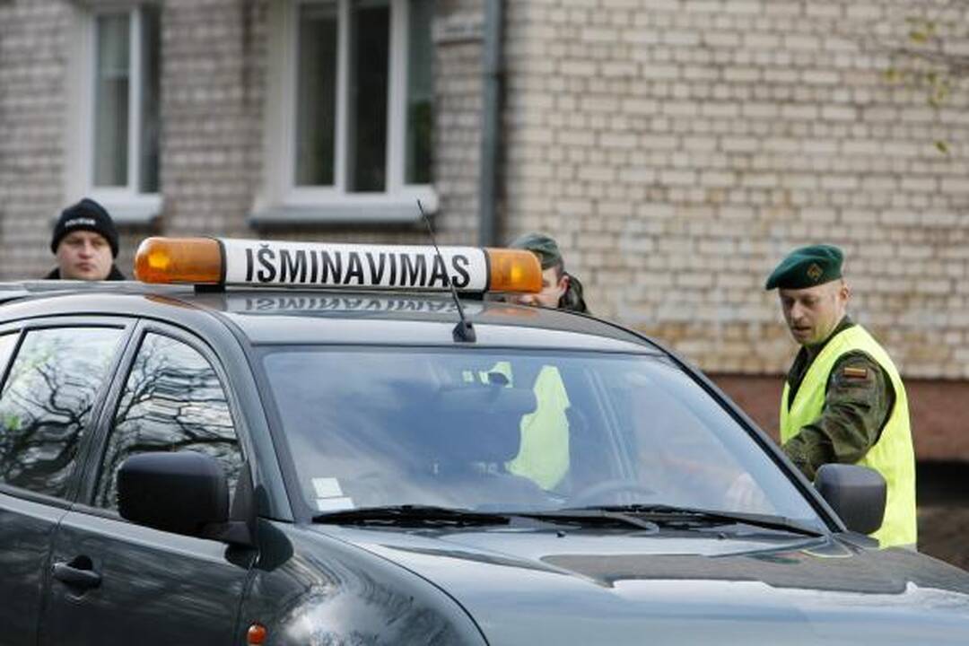 Skulptūrų parke - sprogmenys