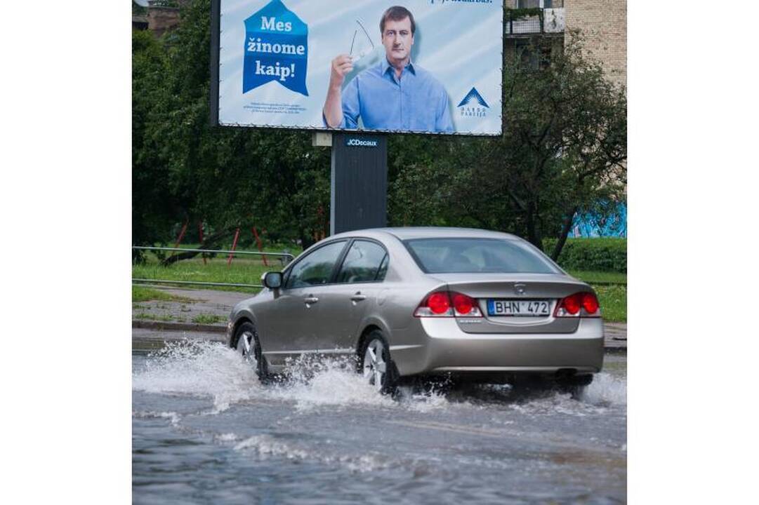 Liūtis Vilniuje: gatvės virto srauniomis upėmis