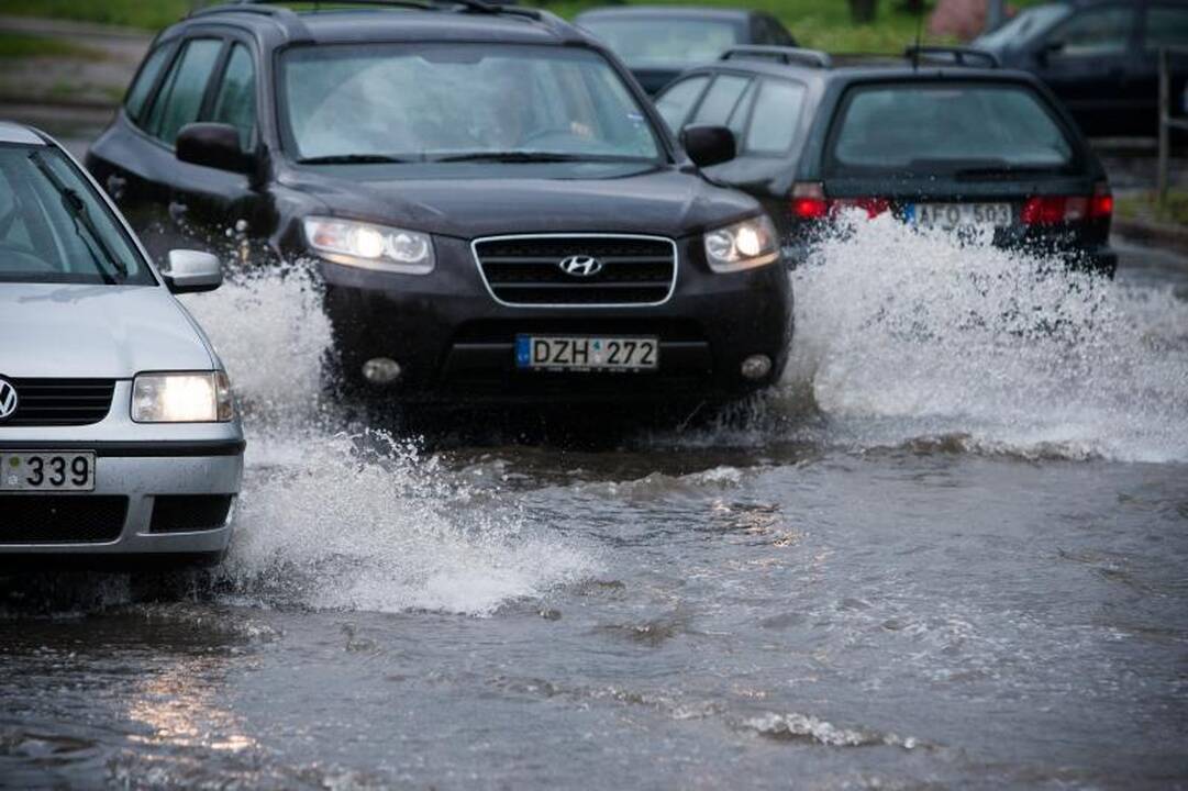 Liūtis Vilniuje: gatvės virto srauniomis upėmis
