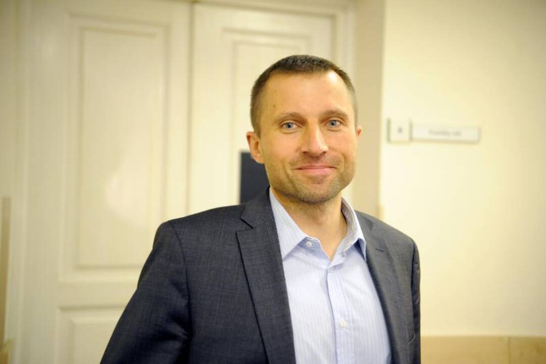 Teismas nurodė grąžinti V. Giržadą į darbą FNTT