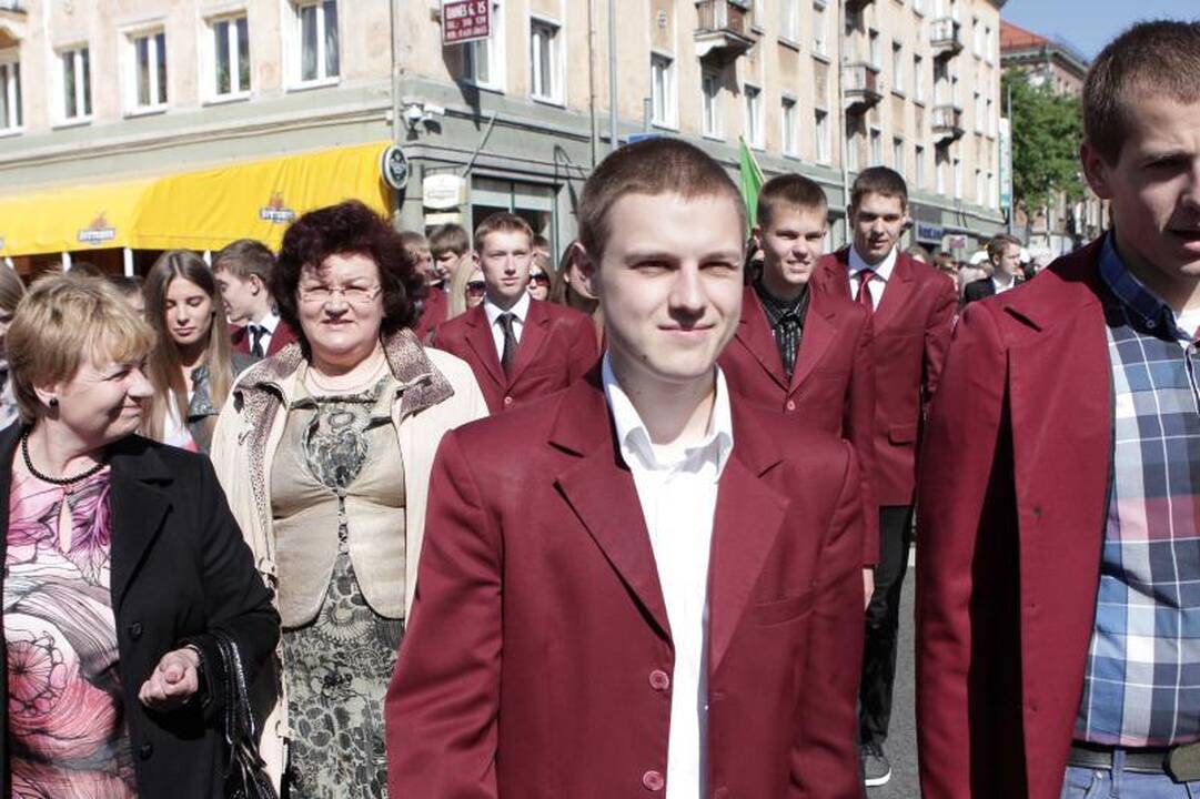 Klaipėdos abiturientams aidėjo paskutinis skambutis 