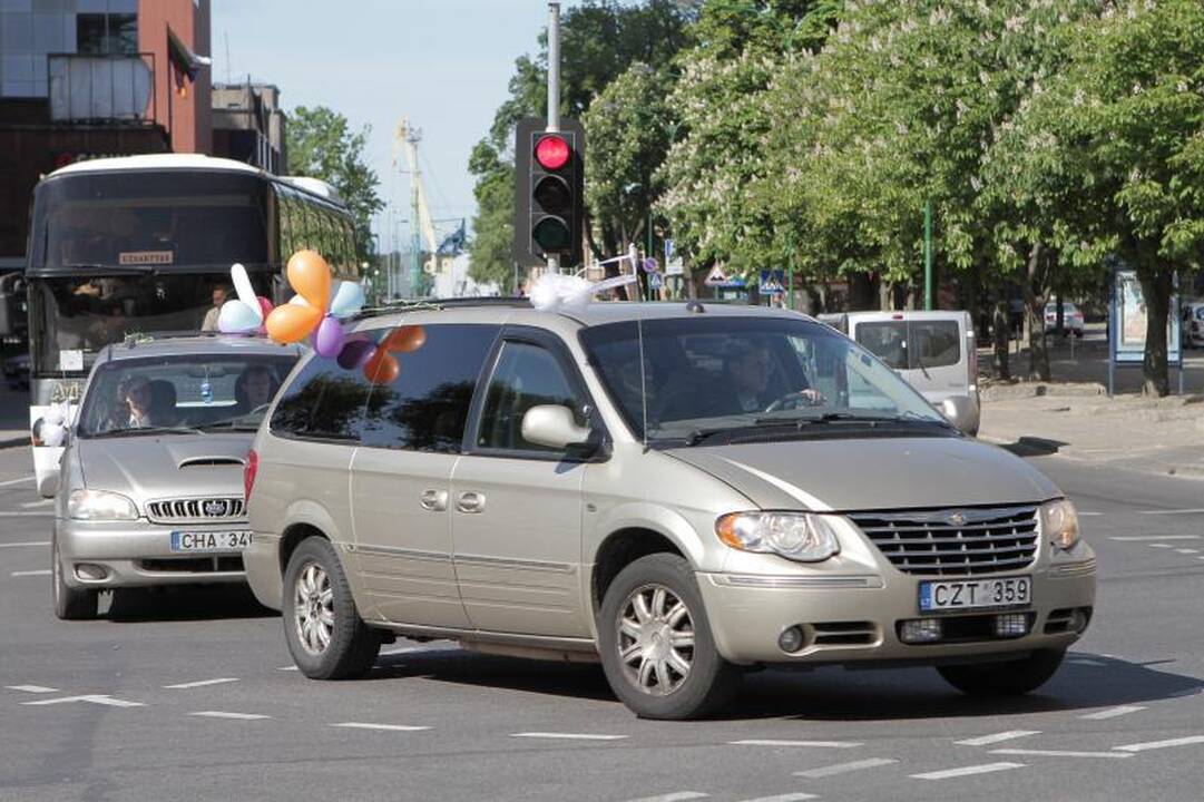 Klaipėdos abiturientams aidėjo paskutinis skambutis 