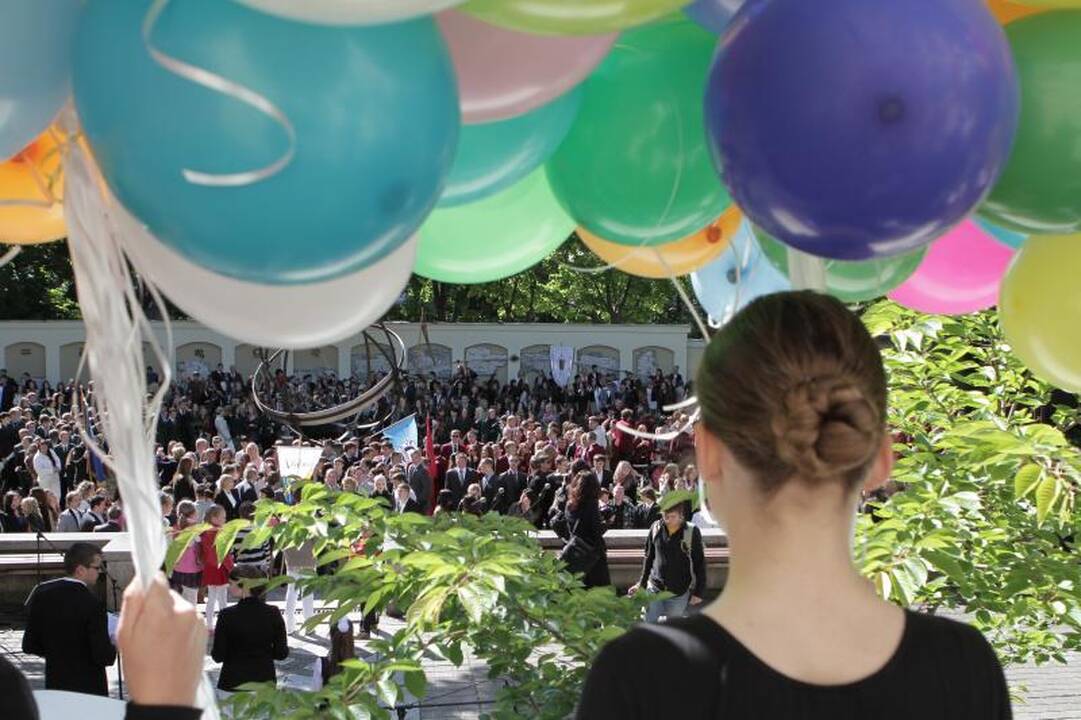 Klaipėdos abiturientams aidėjo paskutinis skambutis 