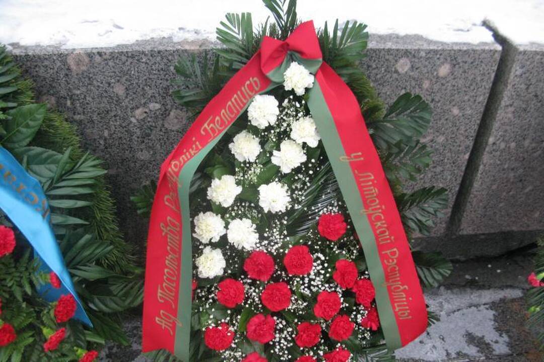 Raudonosios armijos dieną gėlių nepagailėta ir Napoleono kariams