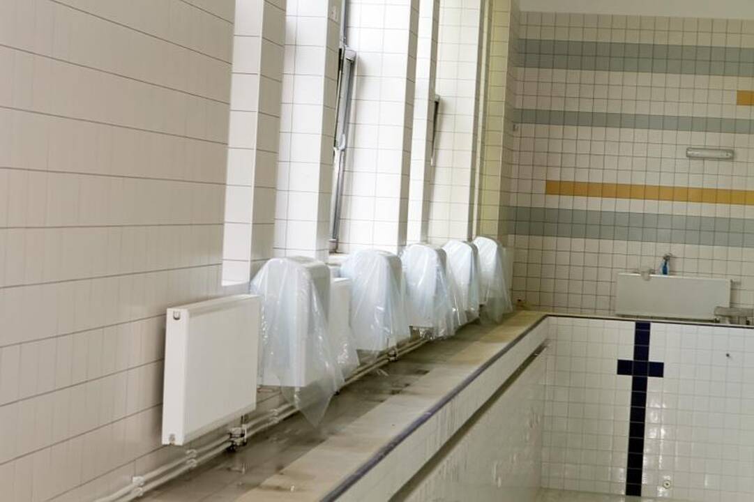 Klaipėdos politikai „Gintaro“ baseine ieškojo vandens