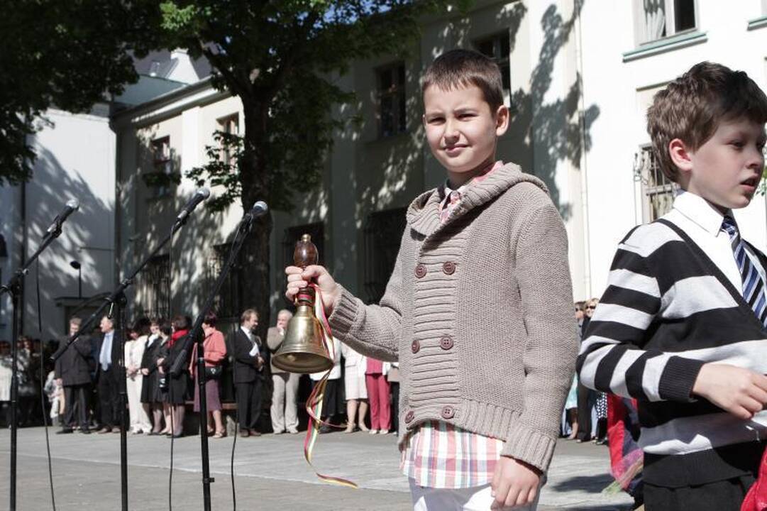 Klaipėdos abiturientams aidėjo paskutinis skambutis 