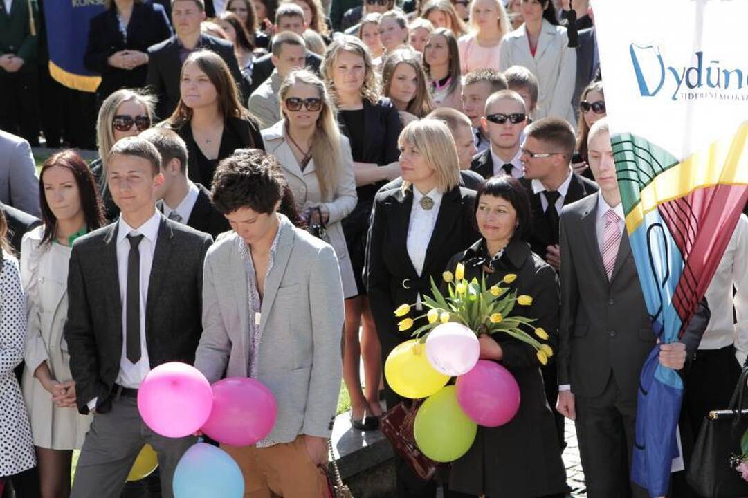 Klaipėdos abiturientams aidėjo paskutinis skambutis 