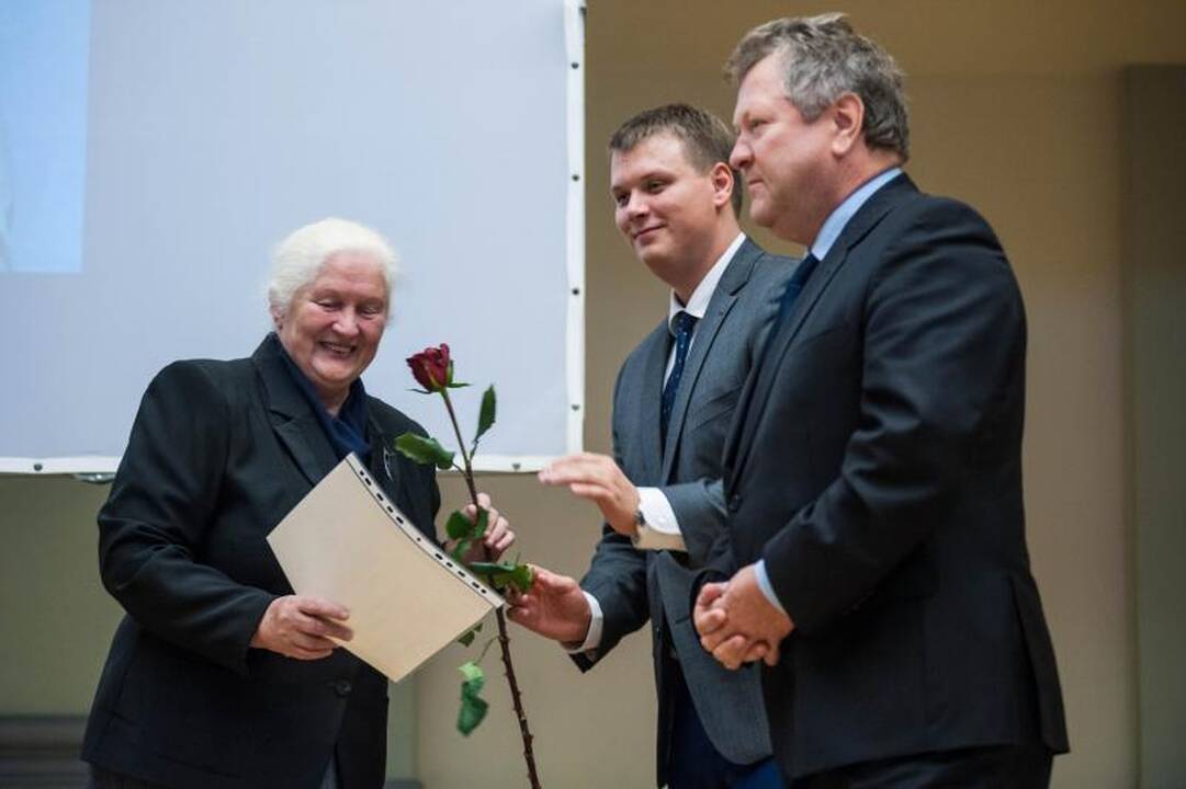 Tautinio paveldo virusas: iš molio dirbinių uždirba net trylikametis