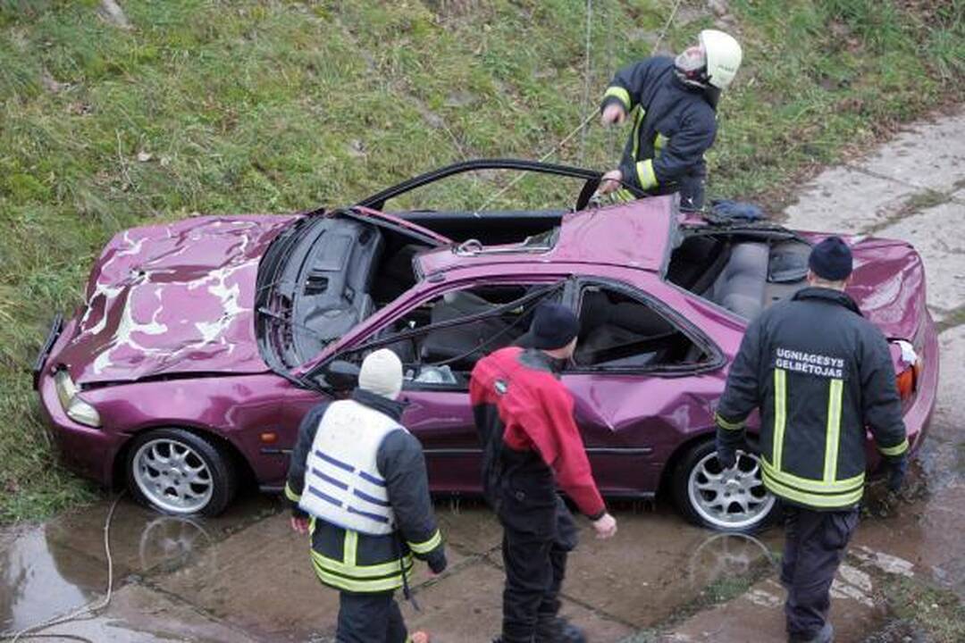 Į Nerį įlėkęs automobilis rastas po Mindaugo tiltu (papildyta)