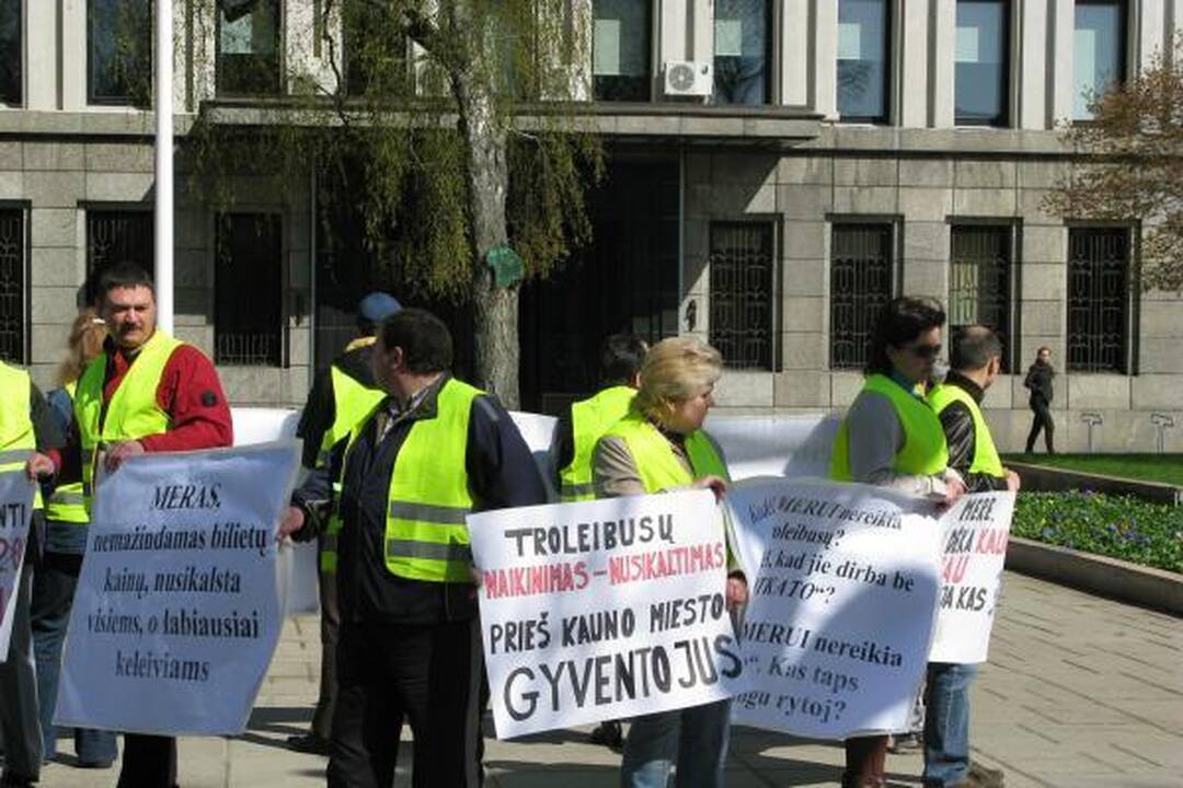 Ar tikrai miesto valdžia naikina troleibusus? (papildyta)
