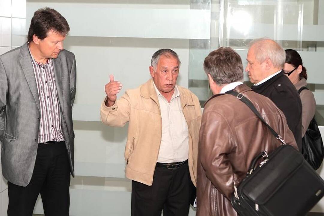 Klaipėdos politikai „Gintaro“ baseine ieškojo vandens
