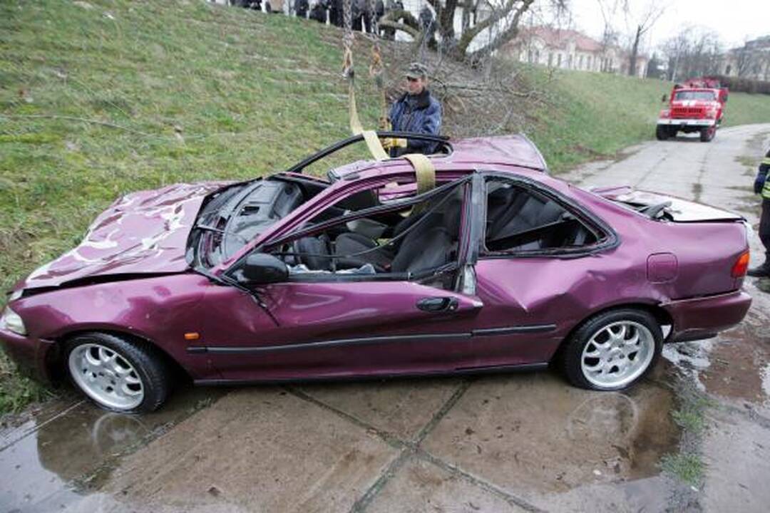 Į Nerį įlėkęs automobilis rastas po Mindaugo tiltu (papildyta)