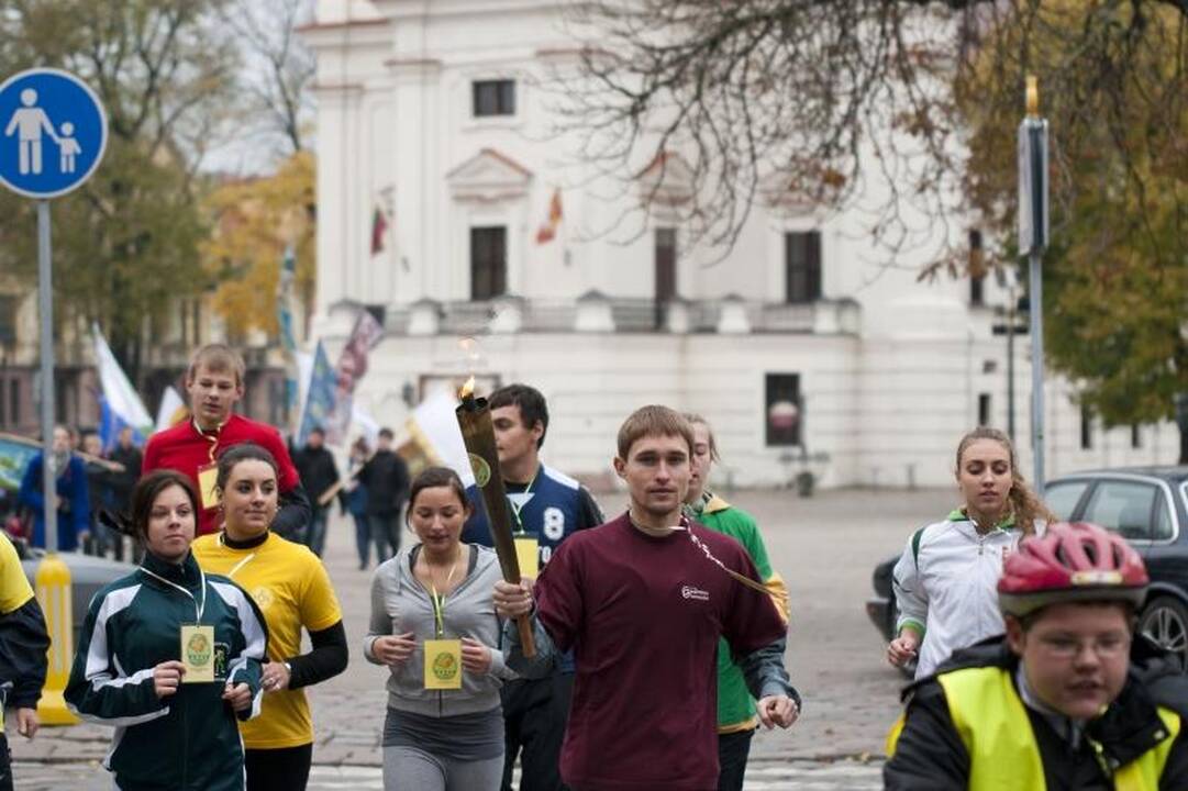 Olimpinę ugnį Kauno gatvėmis nešė sportininkai ir moksleiviai