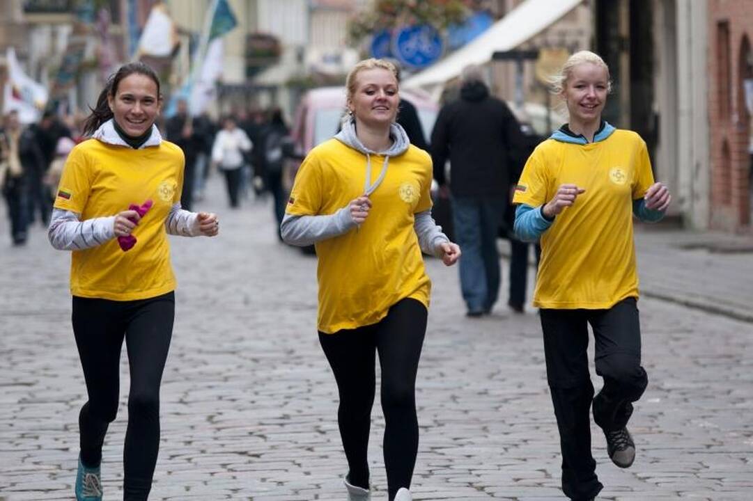 Olimpinę ugnį Kauno gatvėmis nešė sportininkai ir moksleiviai