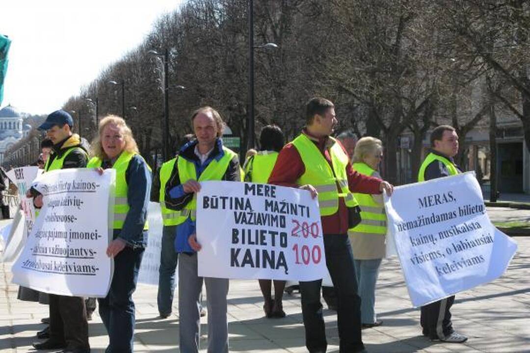 Ar tikrai miesto valdžia naikina troleibusus? (papildyta)