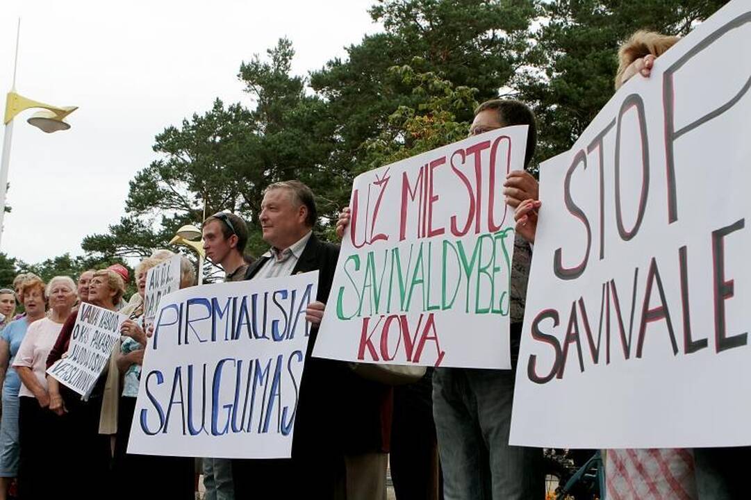 Žmonės protestavo prieš olandų atrakcionus (papildyta)