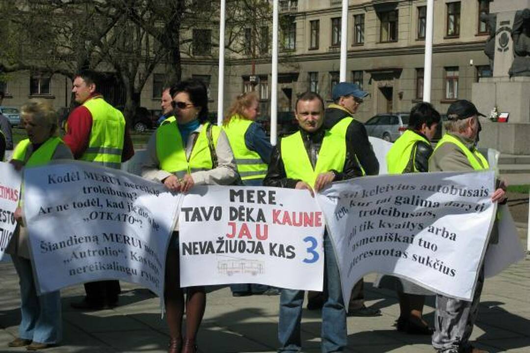 Ar tikrai miesto valdžia naikina troleibusus? (papildyta)