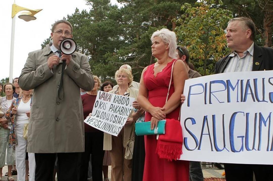Žmonės protestavo prieš olandų atrakcionus (papildyta)