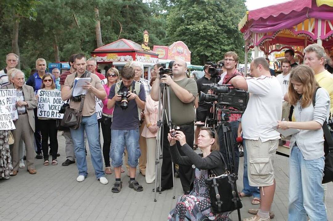 Žmonės protestavo prieš olandų atrakcionus (papildyta)