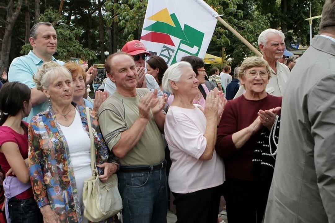 Žmonės protestavo prieš olandų atrakcionus (papildyta)
