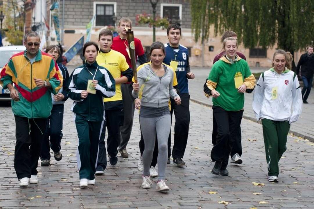 Olimpinę ugnį Kauno gatvėmis nešė sportininkai ir moksleiviai