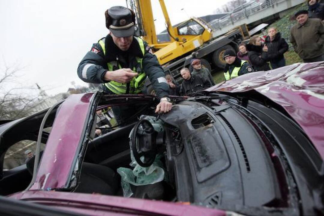 Į Nerį įlėkęs automobilis rastas po Mindaugo tiltu (papildyta)