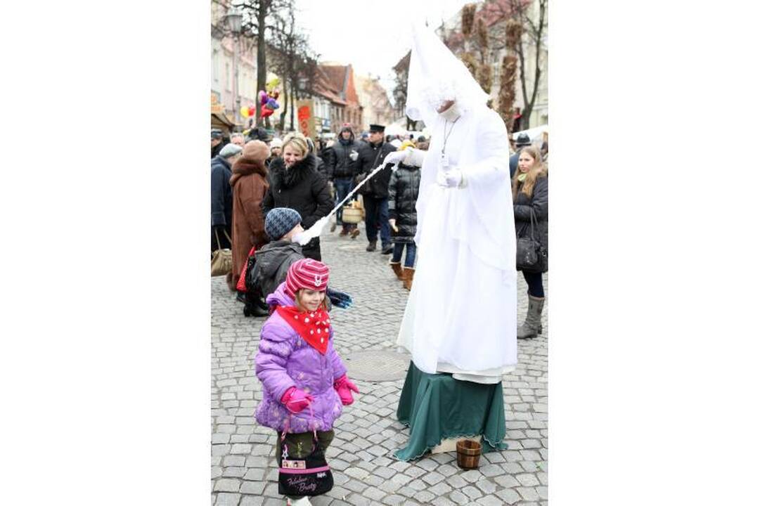 Vilniaus Kaziuko mugėje - žmonių jūra   