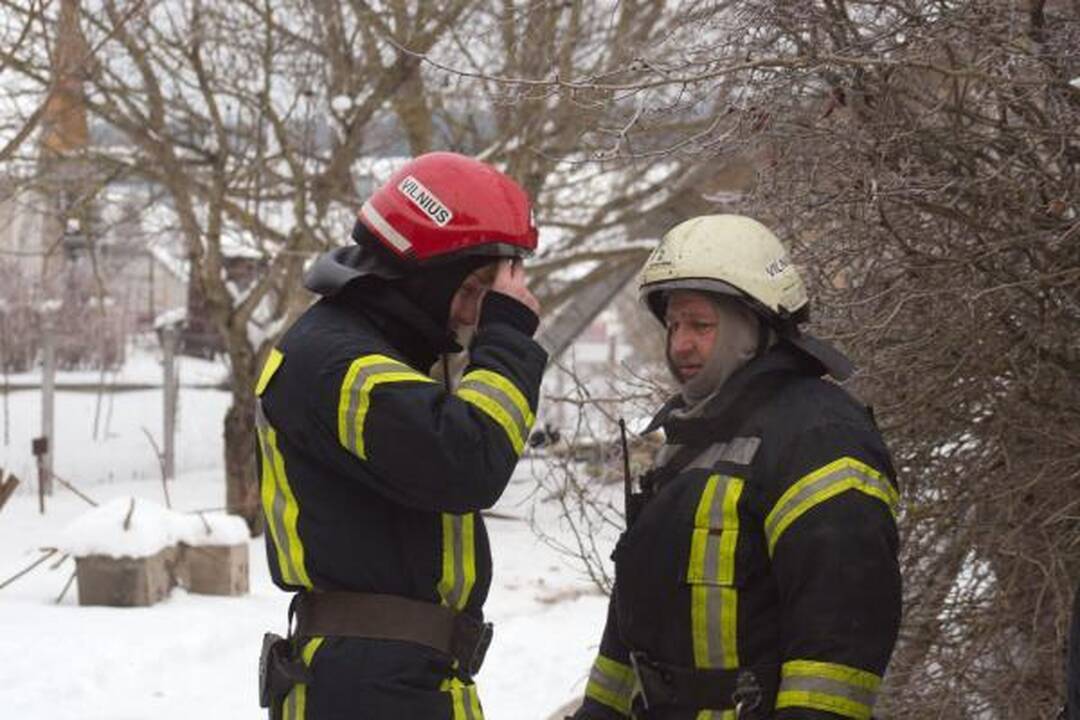 Dėl netvarkingo dūmtraukio sudegė namas Pagiriuose