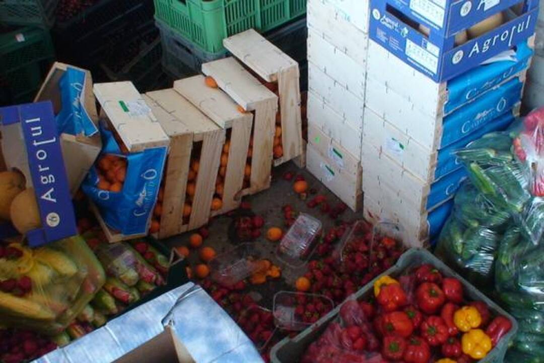 Klaipėdoje išaiškintas šešėlinis vaisių prekeivių tinklas
