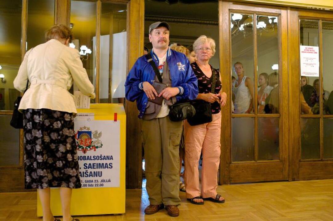 Latvijoje referendumui dėl Seimo paleidimo, jau balsavo 32,32 proc. rinkėjų (dar atnaujinta)
