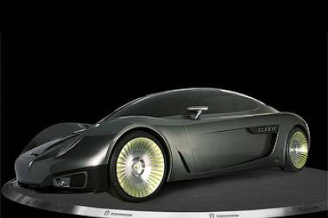 „Koenigsegg“ maitins saulės baterijos