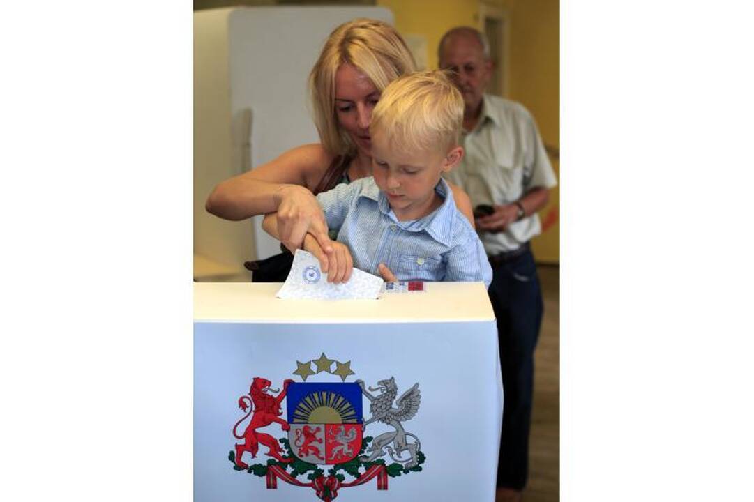 Latvijoje referendumui dėl Seimo paleidimo, jau balsavo 32,32 proc. rinkėjų (dar atnaujinta)