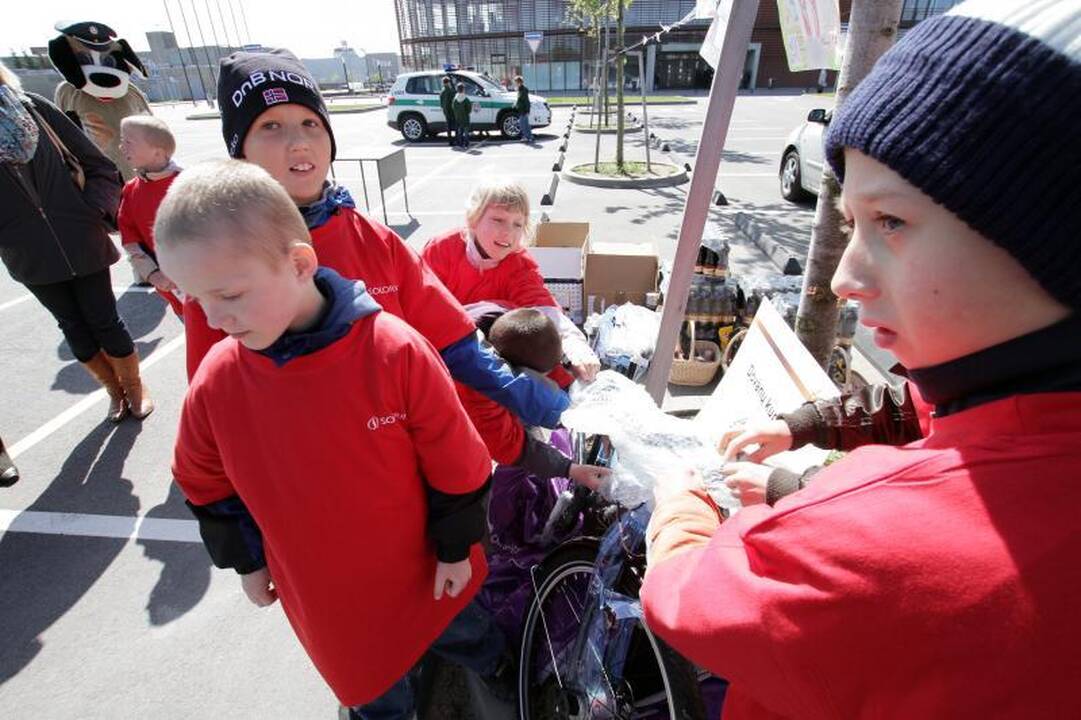 Vaikų globos namų auklėtiniams - šventė su policininkais 