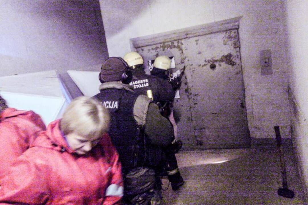 Buvusioje Kauno gamykloje į lifto šachtą įkrito du žmonės