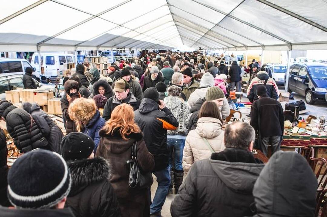 Sendaikčių turguje – nuo ženkliuko iki baldų