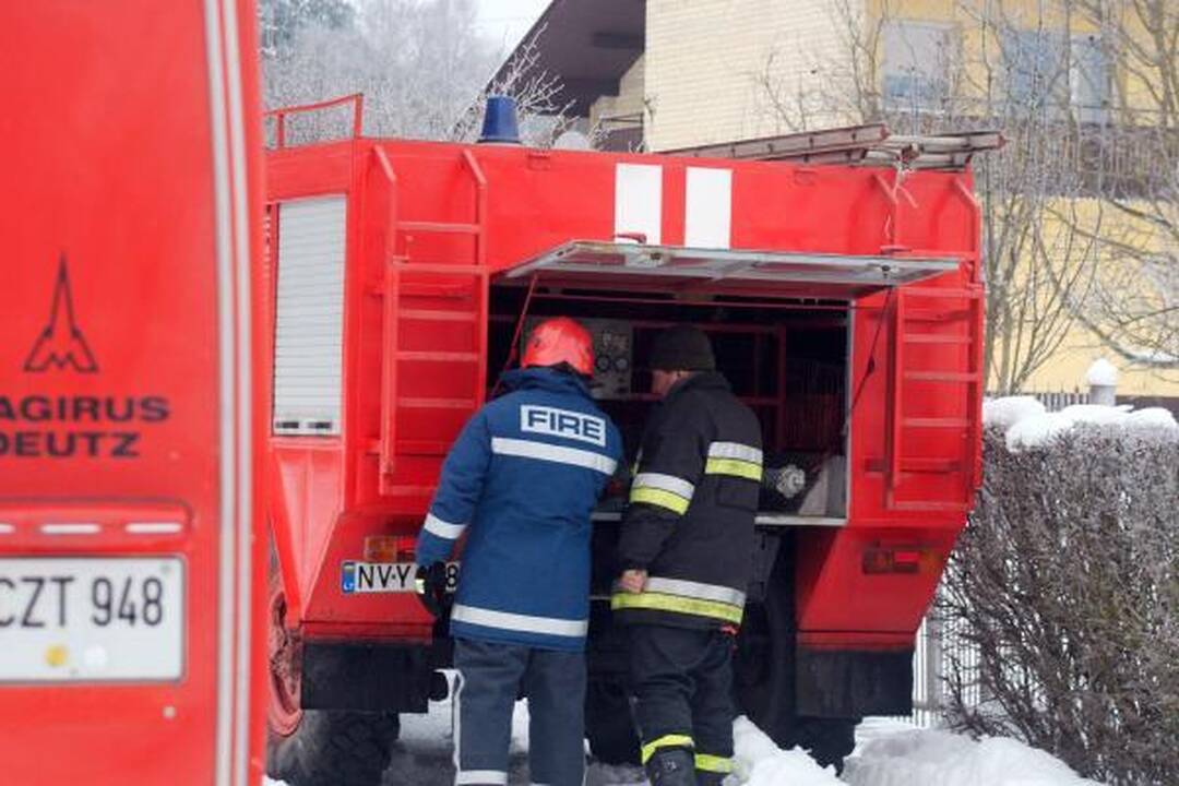 Dėl netvarkingo dūmtraukio sudegė namas Pagiriuose