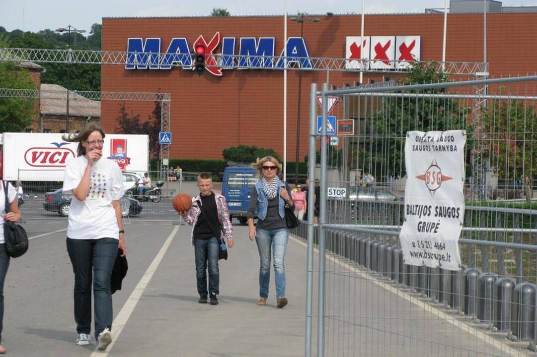 Tūkstančiai kauniečių traukė į "Žalgirio" areną