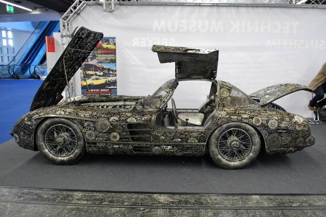 Frankurtas: iš metalo laužo „Mercedes-Benz 300 SL“